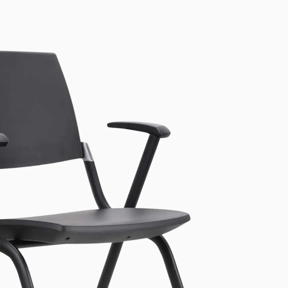 Fixed Armrest (K03 only)